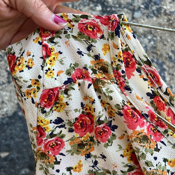 BNWOT LE LIS fun floral dress - Picture 16 of 16